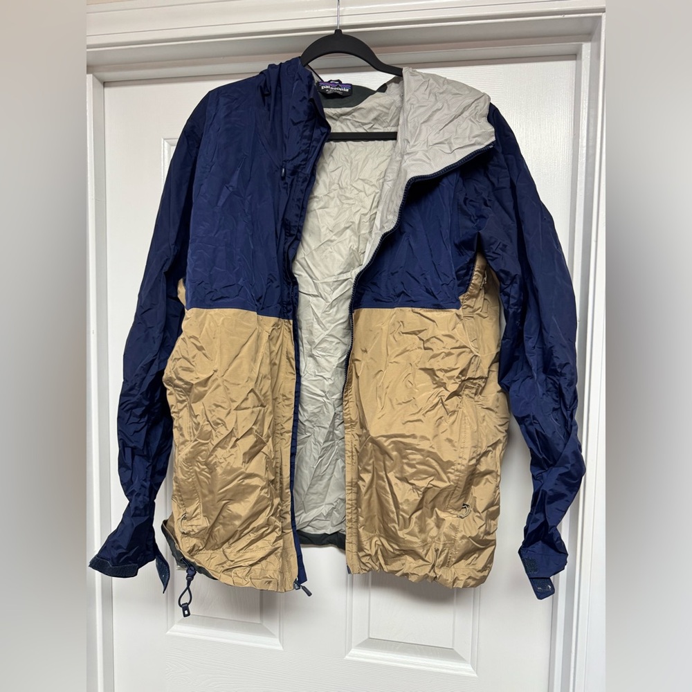 Patagonia men’s raincoat